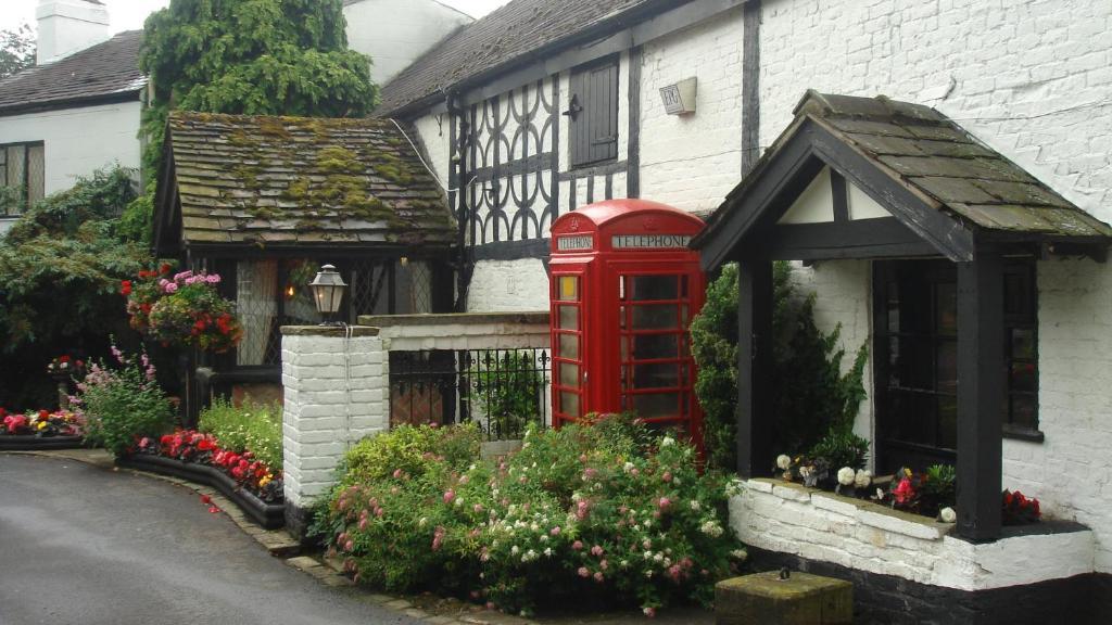 Deanwater Hotel Wilmslow Exterior photo